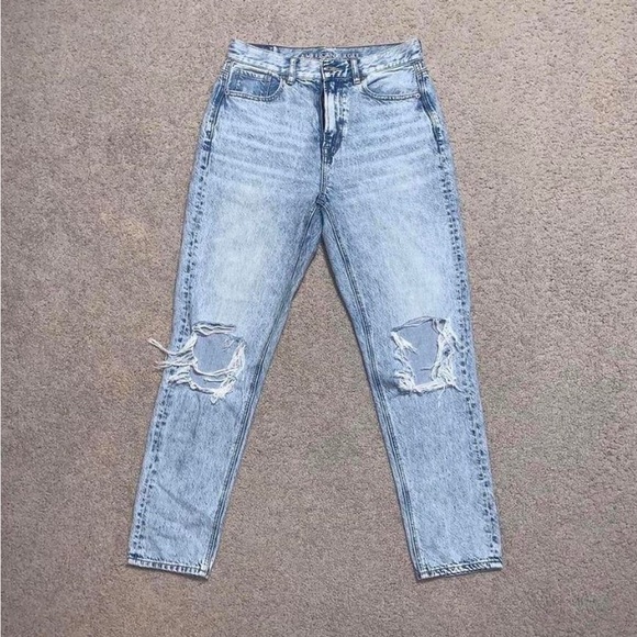 American Eagle Outfitters Denim - American Eagle knee rip jeans